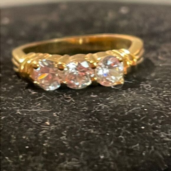 Size 7 gold tone & 3 prong set baguette Austrian crystals eternity wedding ring